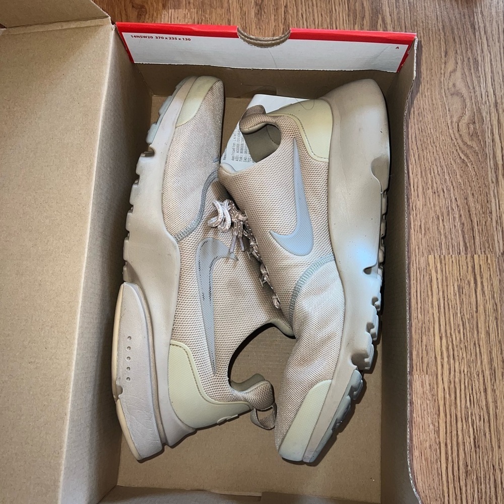 Nike Tennis Shoes